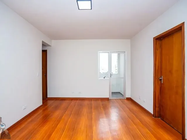 Apartamento 2 quartos e 2 banheiros, para alugar, no bairro Centro em Curitiba