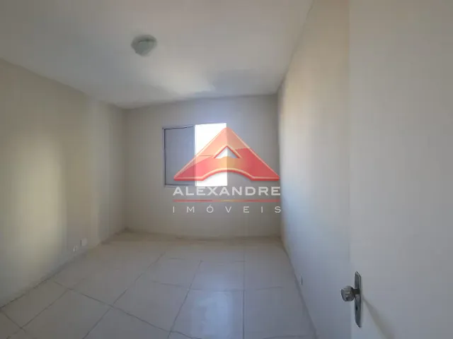 Apartamento 3 quartos e 1 banheiro, para alugar, no bairro Jardim Ismênia em São José dos Campos
