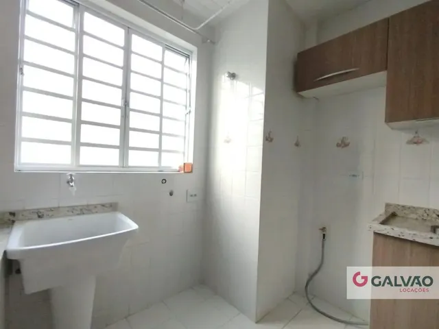 Apartamento 2 quartos e 1 banheiro, para alugar, no bairro Campo Comprido em Curitiba