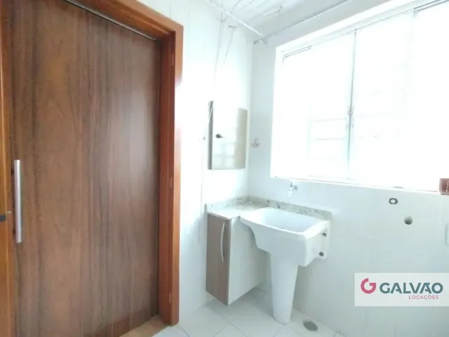 Apartamento 2 quartos e 1 banheiro, para alugar, no bairro Campo Comprido em Curitiba