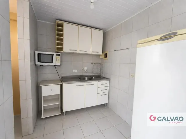 Apartamento 2 quartos e 1 banheiro, para alugar, no bairro Barreirinha em Curitiba