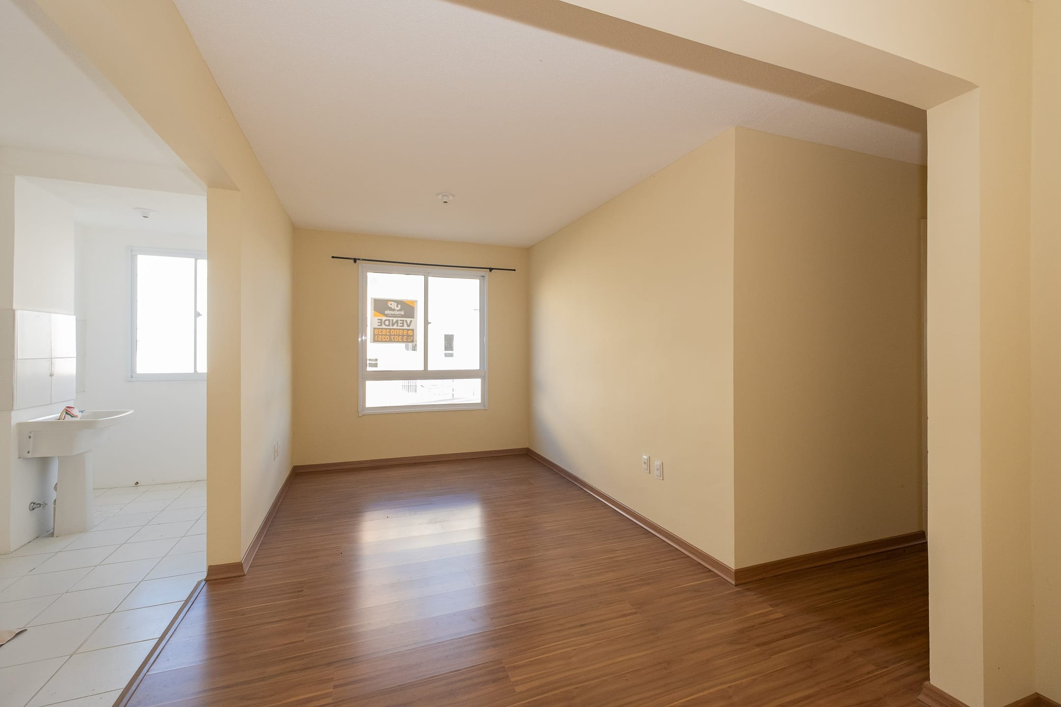 Apartamento à venda na General Neto, Centro - com 66 m², 3 quartos, piso laminado e vaga de garagem.
