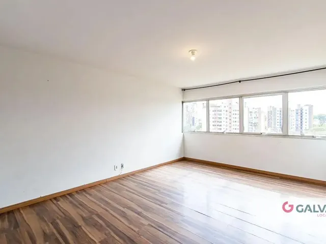 Apartamento 3 quartos e 2 banheiros, para alugar, no bairro Cristo Rei em Curitiba