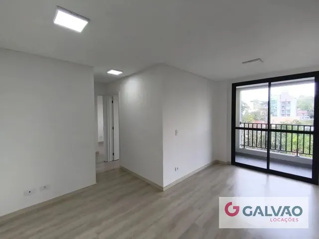 Apartamento 2 quartos e 1 banheiro, para alugar, no bairro Tingui em Curitiba