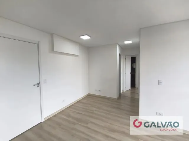 Apartamento 2 quartos e 1 banheiro, para alugar, no bairro Tingui em Curitiba