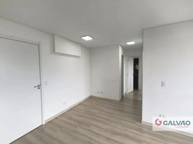 Apartamento 2 quartos e 2 banheiros, para alugar, no bairro Tingui em Curitiba
