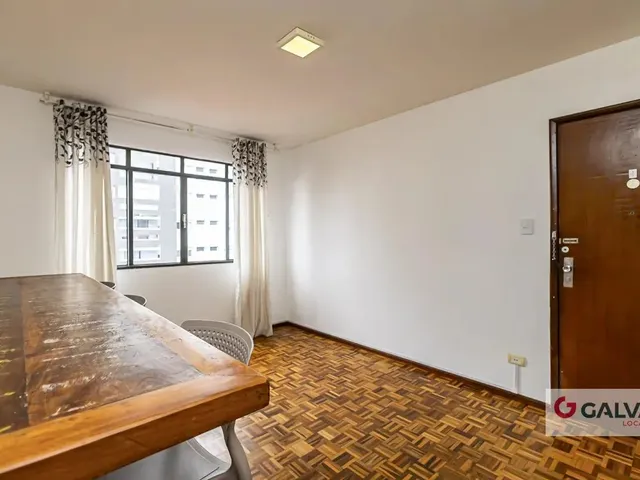 Apartamento 3 quartos e 3 banheiros, para alugar, no bairro Centro em Curitiba