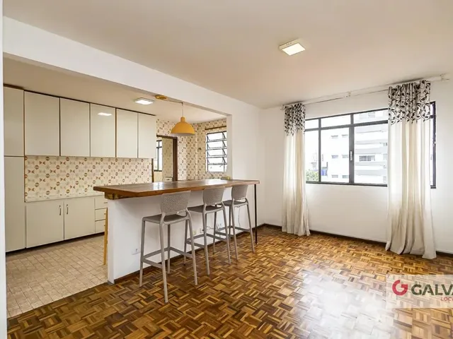 Apartamento 3 quartos e 3 banheiros, para alugar, no bairro Centro em Curitiba