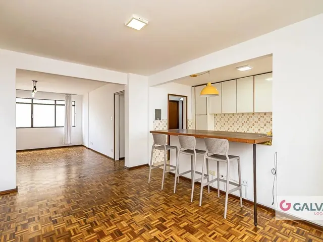 Apartamento 3 quartos e 3 banheiros, para alugar, no bairro Centro em Curitiba