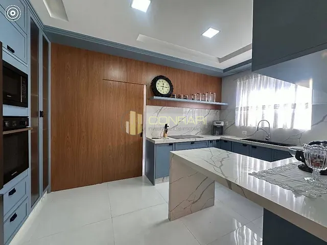 Apartamento com 325m² 4 quartos e 5 banheiros, à venda, no bairro Meia Praia em Itapema