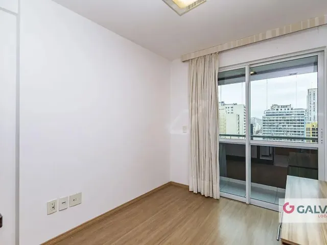 Apartamento 1 quarto e 1 banheiro, para alugar, no bairro Centro em Curitiba