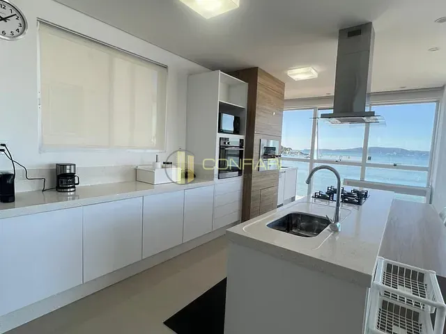 Apartamento com 220m² 3 quartos e 4 banheiros, à venda, no bairro Centro em Itapema