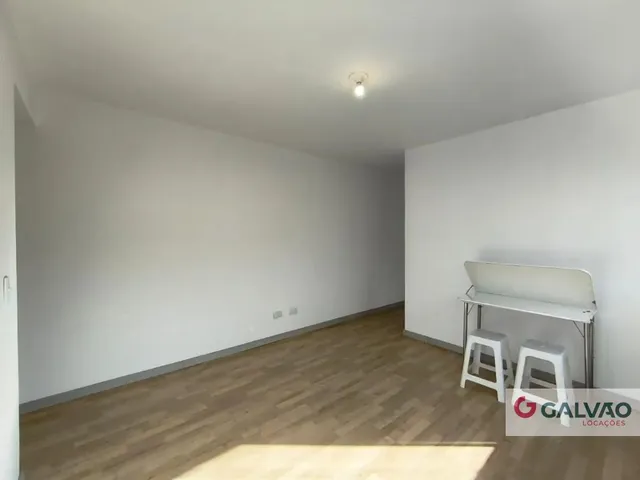Apartamento 1 quarto e 1 banheiro, para alugar, no bairro Centro Cívico em Curitiba