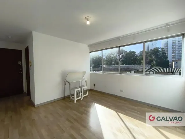 Apartamento 1 quarto e 1 banheiro, para alugar, no bairro Centro Cívico em Curitiba