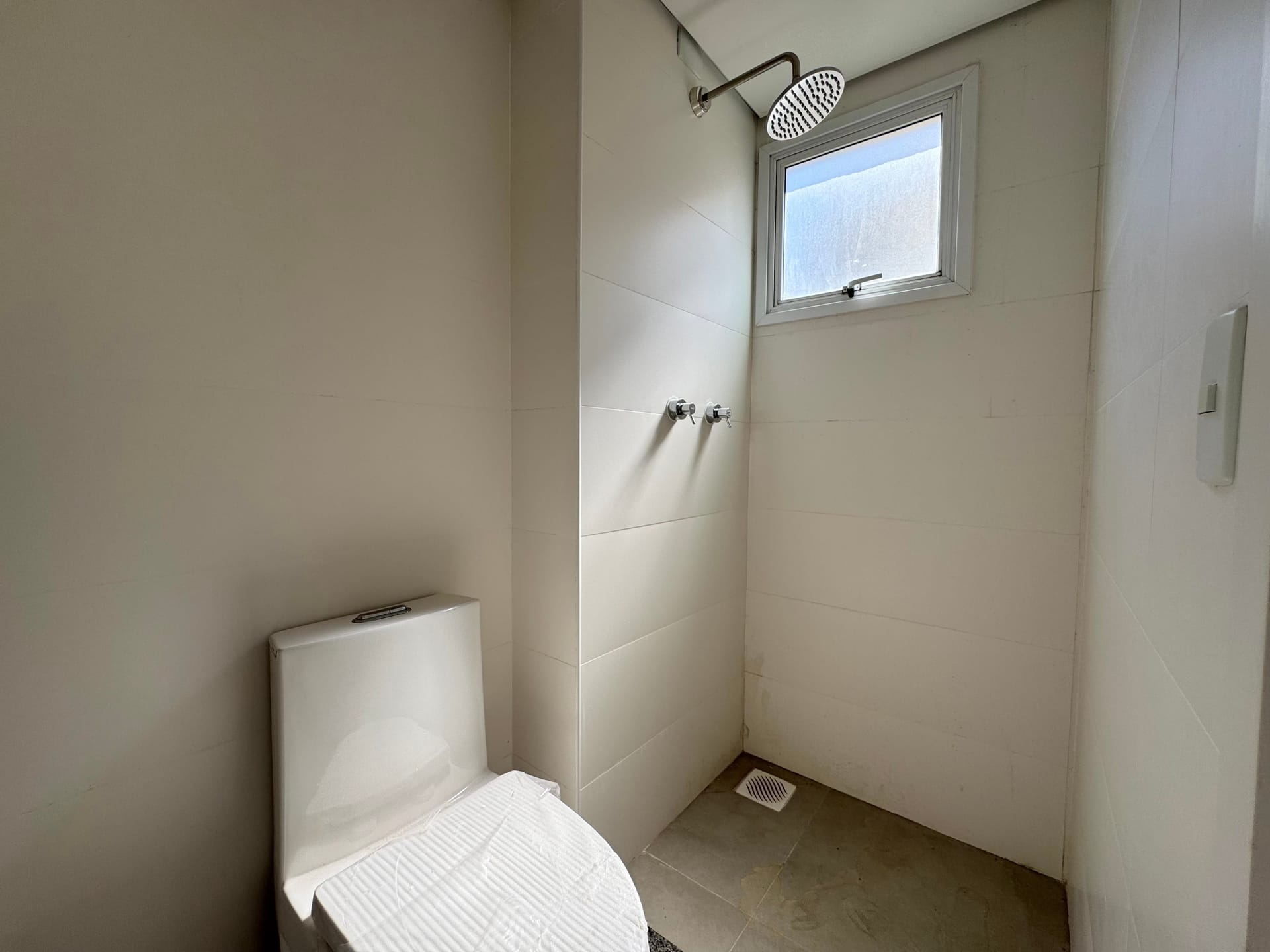 Apartamento à venda no Acqua Residence Club, Três Vendas - 61 m², 2 quartos (sendo 1 suíte), sacada, churrasqueira e vaga de garagem. - 10