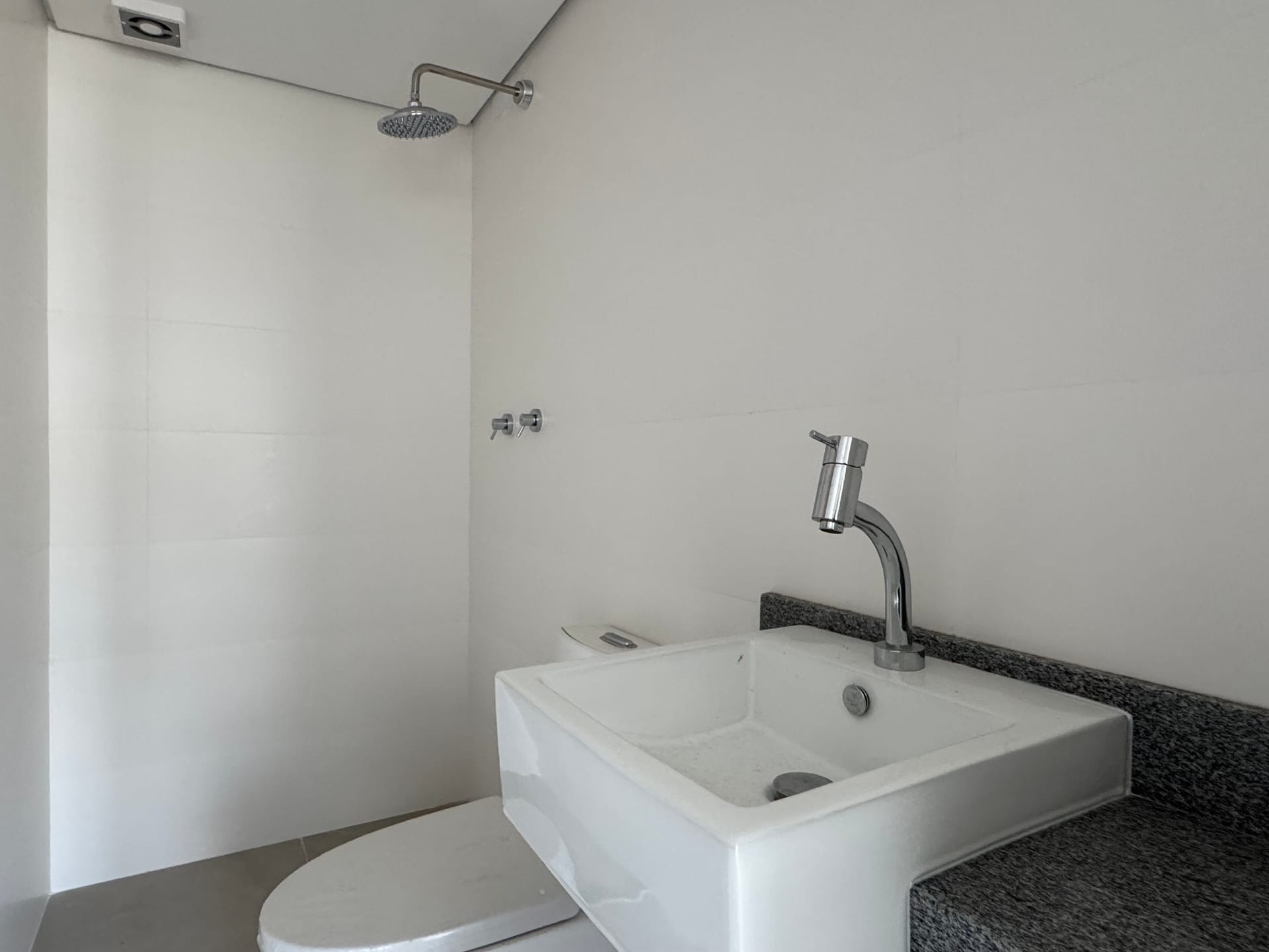 Apartamento à venda no Acqua Residence Club, Três Vendas - 61 m², 2 quartos (sendo 1 suíte), sacada, churrasqueira e vaga de garagem. - 7