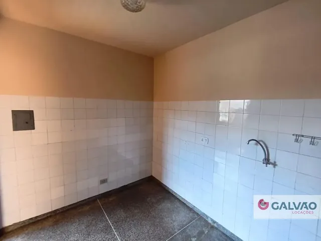 Apartamento 2 quartos e 1 banheiro, para alugar, no bairro Capão da Imbuia em Curitiba