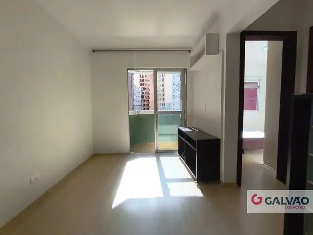 Apartamento 1 quarto e 1 banheiro, para alugar, no bairro Centro em Curitiba
