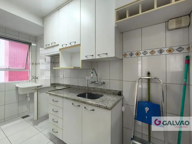 Apartamento 1 quarto e 1 banheiro, para alugar, no bairro Centro em Curitiba