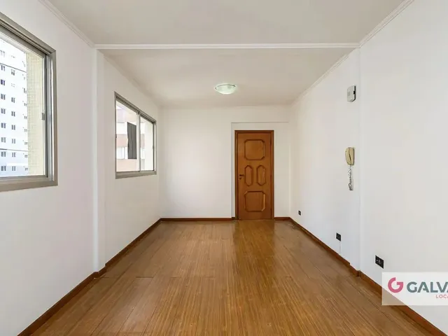 Apartamento 3 quartos e 2 banheiros, para alugar, no bairro Centro em Curitiba