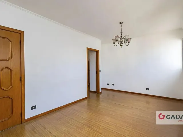 Apartamento 3 quartos e 2 banheiros, para alugar, no bairro Centro em Curitiba