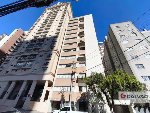 Apartamento 3 quartos e 2 banheiros, para alugar, no bairro Centro em Curitiba