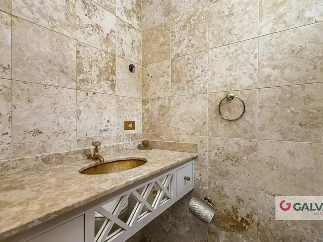 Apartamento 3 quartos e 2 banheiros, para alugar, no bairro Centro em Curitiba