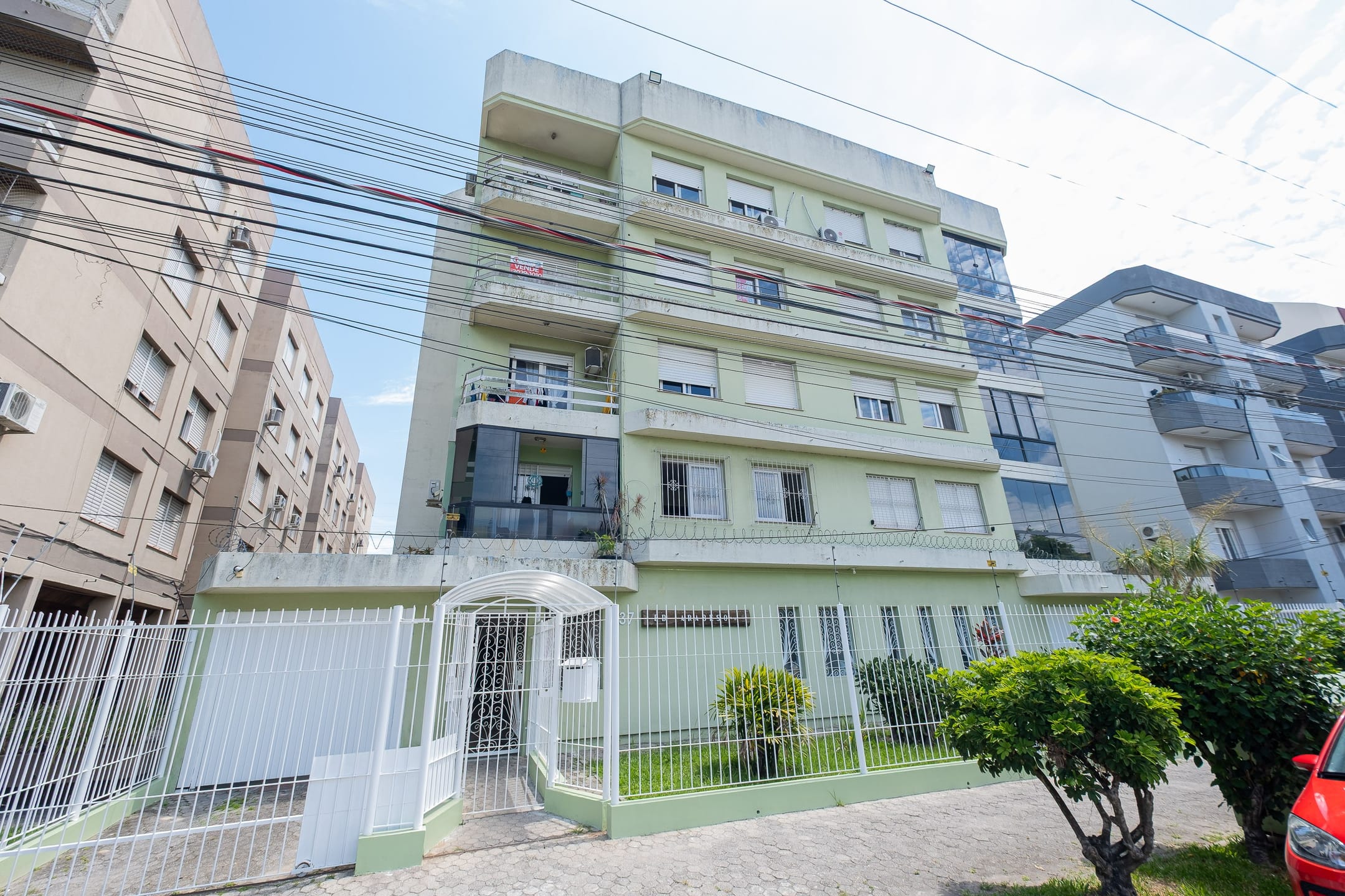Apartamento de 2 dormitórios para venda ou locação no Centro de Pelotas RS com excelente localização, fácil acesso a serviços, comércio e mobilidade urbana