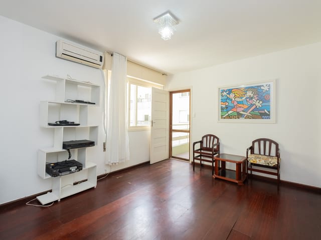Apartamento com 92m² 2 quartos e 2 banheiros, à venda ou para alugar, no bairro Centro em Pelotas