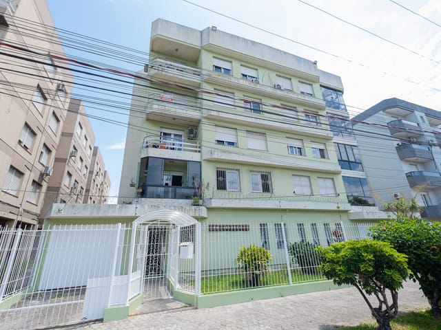 Apartamento com 92m² 2 quartos e 2 banheiros, à venda ou para alugar, no bairro Centro em Pelotas
