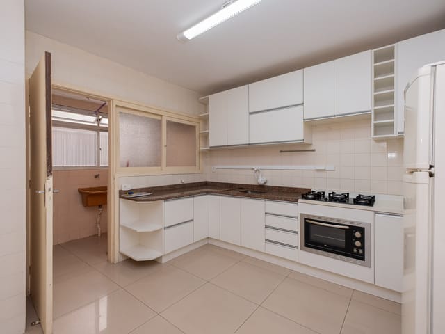Apartamento com 92m² 2 quartos e 2 banheiros, à venda ou para alugar, no bairro Centro em Pelotas