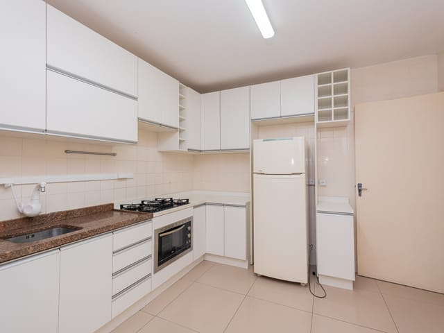 Apartamento com 92m² 2 quartos e 2 banheiros, à venda ou para alugar, no bairro Centro em Pelotas