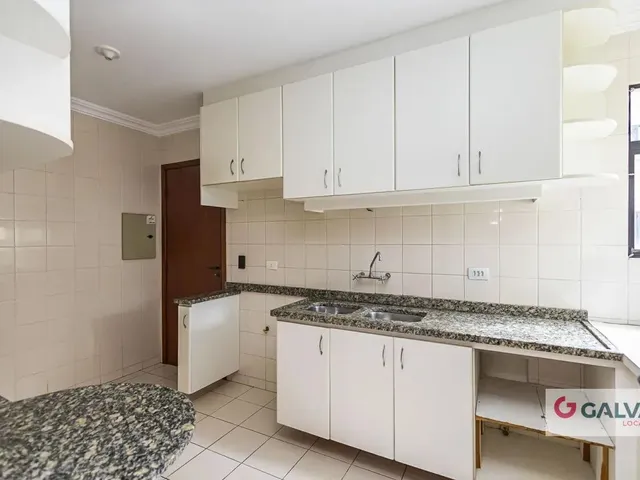 Apartamento 3 quartos e 3 banheiros, para alugar, no bairro Portão em Curitiba