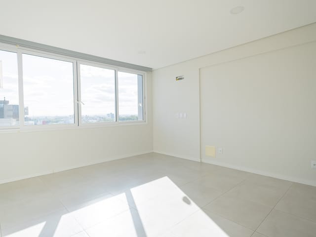 Apartamento 1 quarto e 1 banheiro, à venda ou para alugar, no bairro Centro em Pelotas