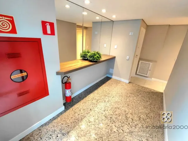 Apartamento 2 quartos e 1 banheiro, para alugar, no bairro Água Verde em Curitiba