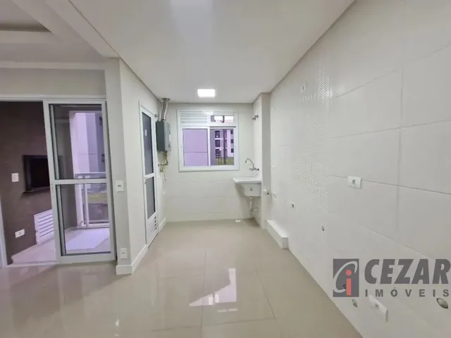 Apartamento 3 quartos e 2 banheiros, para alugar, no bairro Uberaba em Curitiba