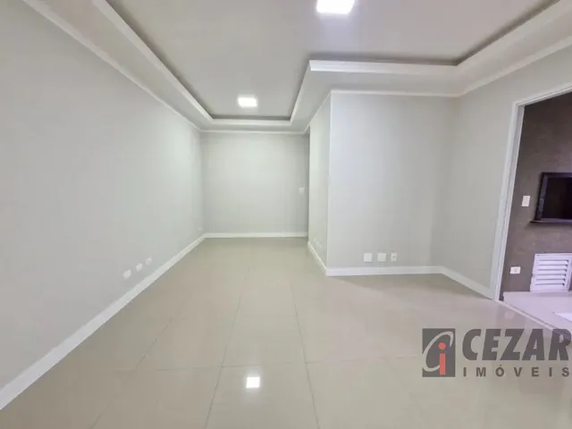 Apartamento 3 quartos e 2 banheiros, para alugar, no bairro Uberaba em Curitiba