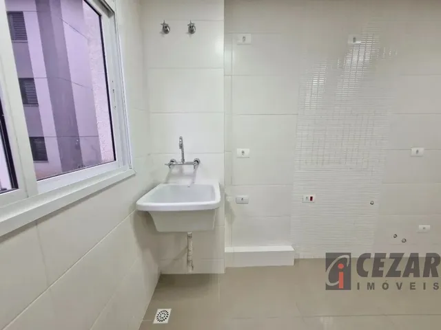 Apartamento 3 quartos e 2 banheiros, para alugar, no bairro Uberaba em Curitiba