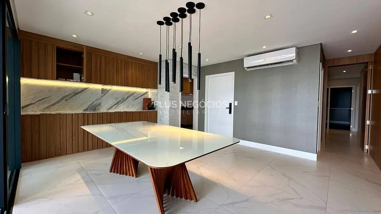 Apartamento, 3 quartos, 220 m² - Foto 1