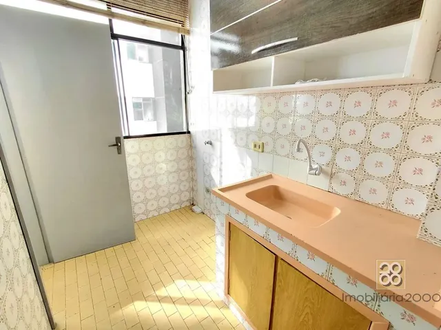 Apartamento 1 quarto e 1 banheiro, para alugar, no bairro Centro em Curitiba