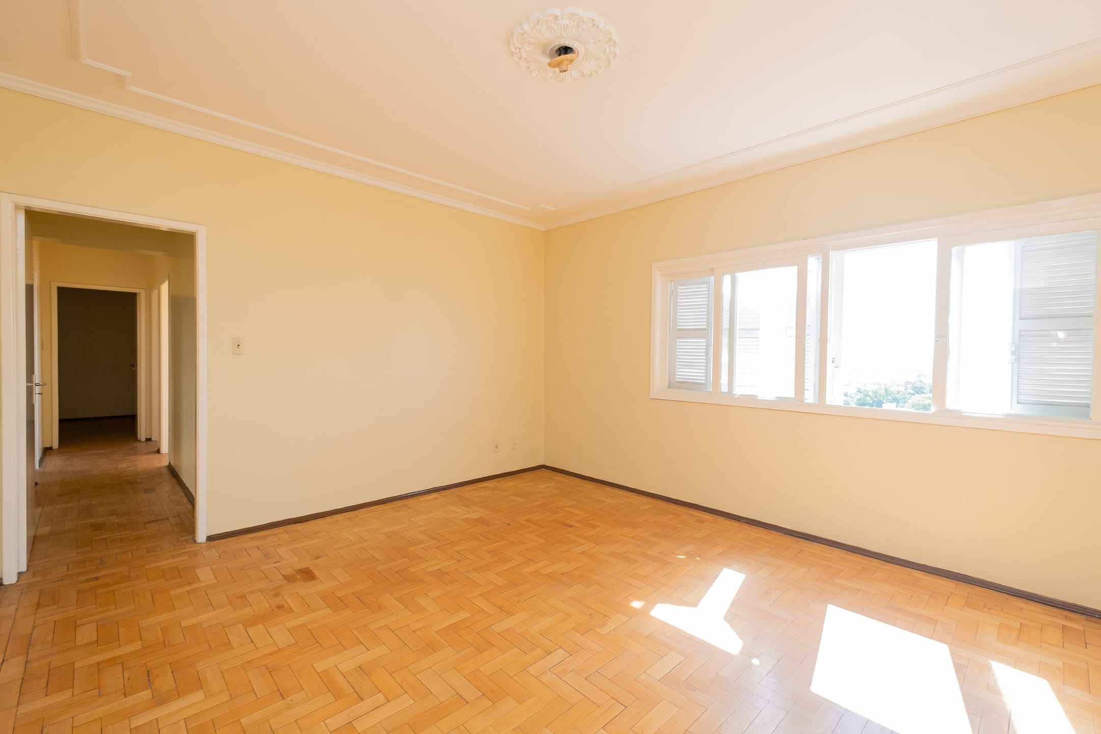 Apartamento à venda no Edifício Feliciano Xavier, centro - com 130 m², 3 quartos, 2 banheiros e condomínio com elevador.