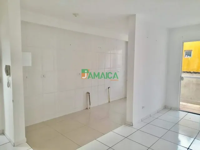 Apartamento 3 quartos e 2 banheiros, para alugar, no bairro Vargem Grande em Pinhais