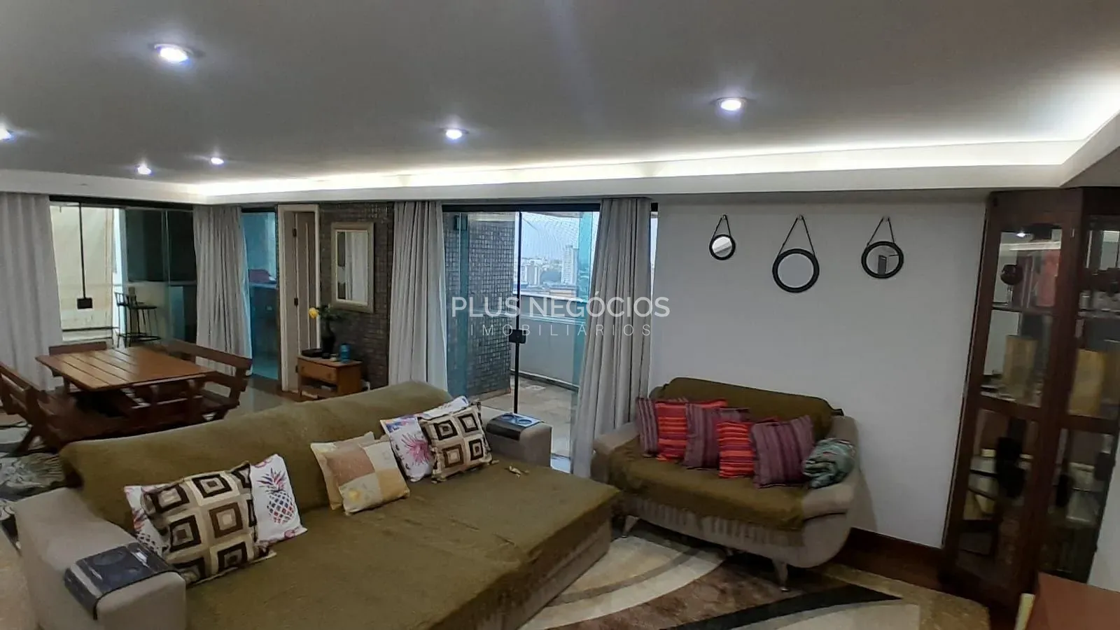 Apartamento, 3 quartos, 240 m² - Foto 1