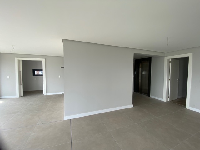 Apartamento 3 quartos e 4 banheiros, à venda, no bairro São Gonçalo em Pelotas