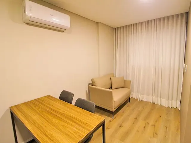 Apartamento 1 quarto e 1 banheiro, para alugar, no bairro Centro em Curitiba
