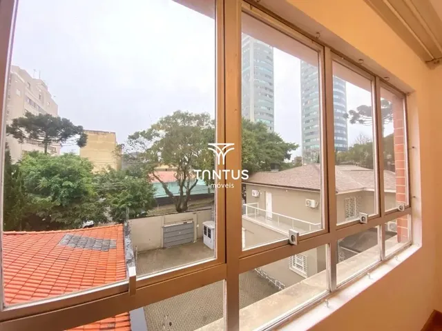 Apartamento 2 quartos e 2 banheiros, para alugar, no bairro Centro em Curitiba