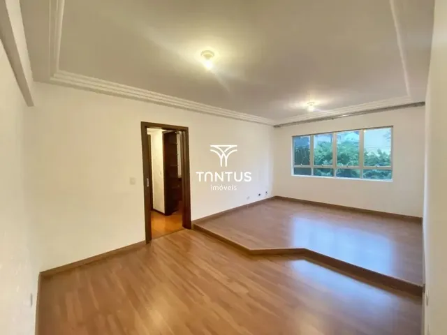 Apartamento 2 quartos e 2 banheiros, para alugar, no bairro Centro em Curitiba