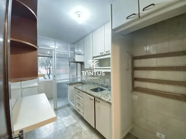 Apartamento 2 quartos e 2 banheiros, para alugar, no bairro Centro em Curitiba
