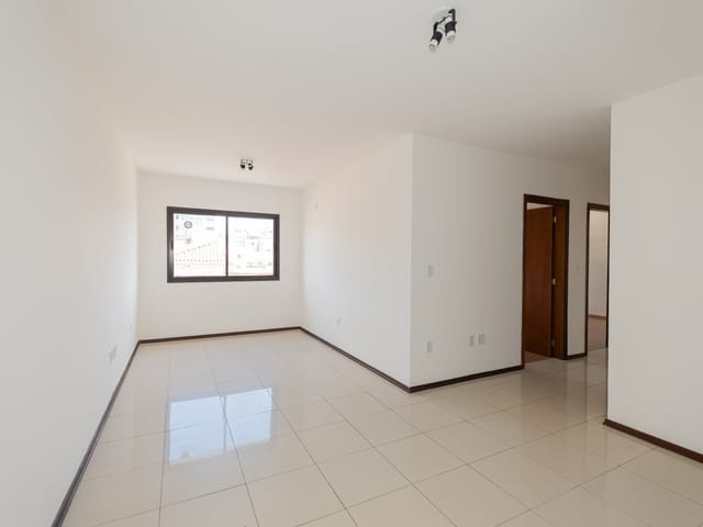 Foto do Apartamento - Apartamento para venda e locação no Edifício Dona Erna, Centro - com 106 m², 3 quartos, piso laminado e vaga coberta. | UP Imóveis