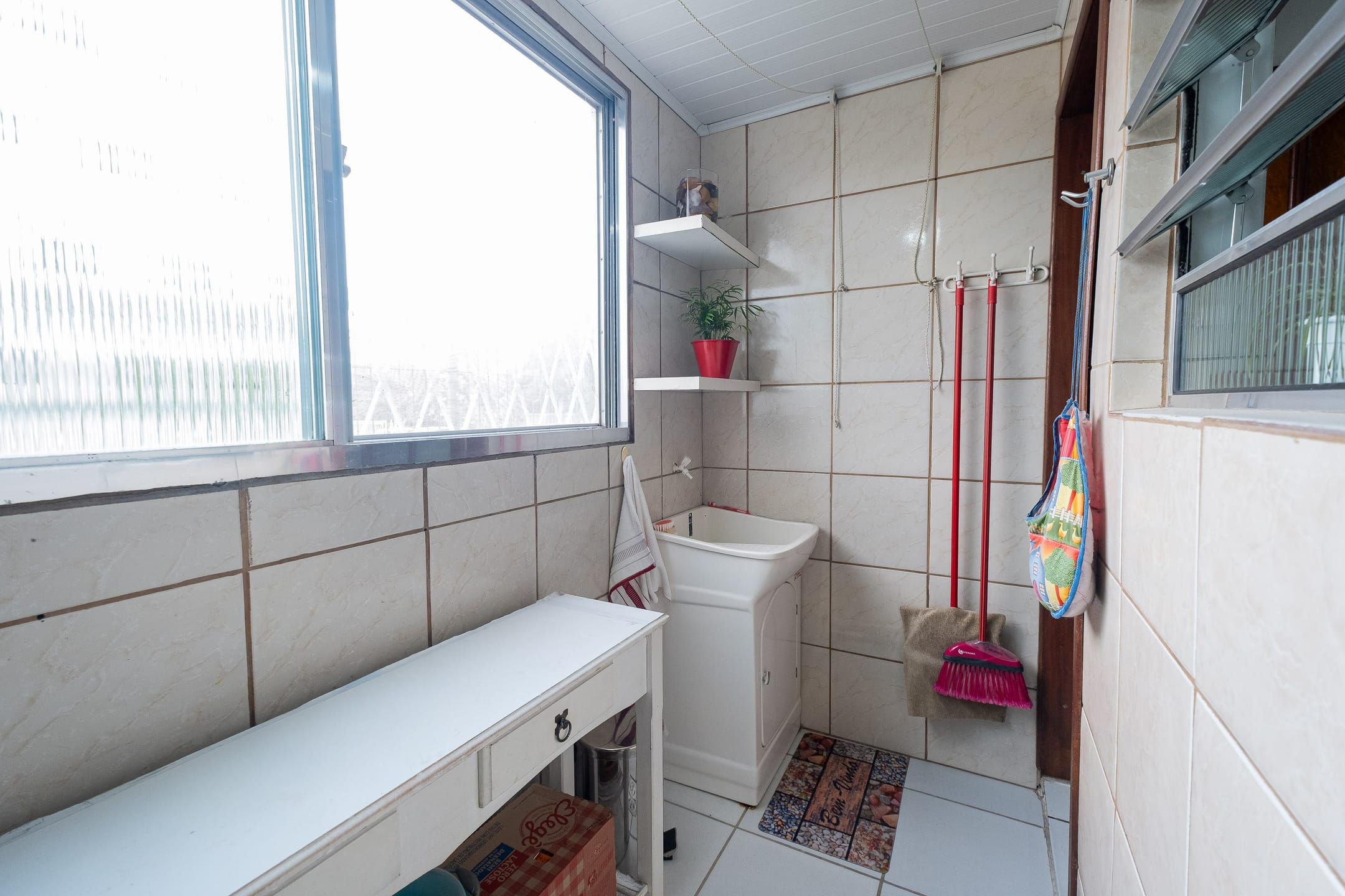 Apartamento à venda no Condomínio Messina, Areal - com 79 m², 2 quartos, cozinha com armários e vaga coberta. - 11